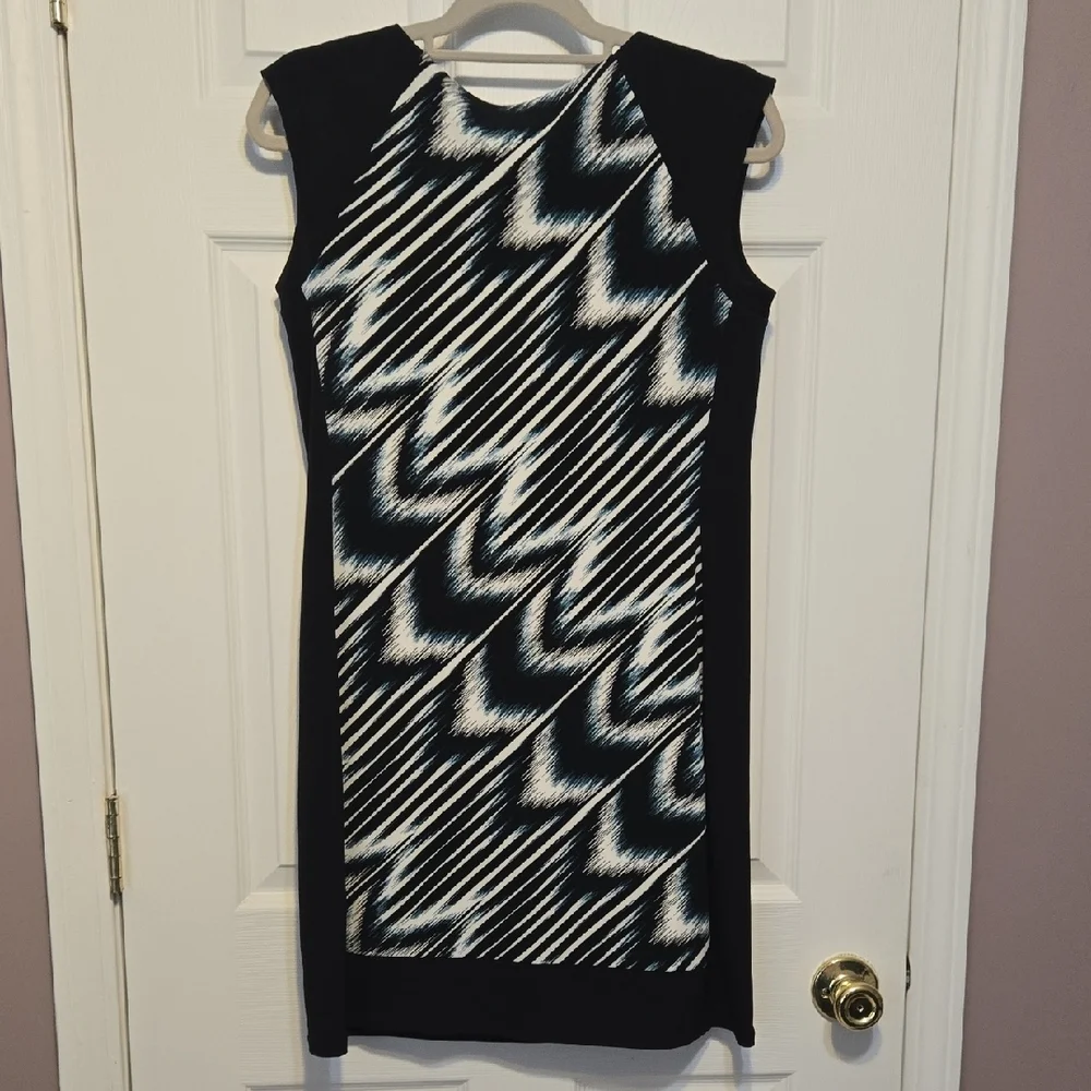 London Times Black and White Geometric Midi Dress - Picture 4 of 5